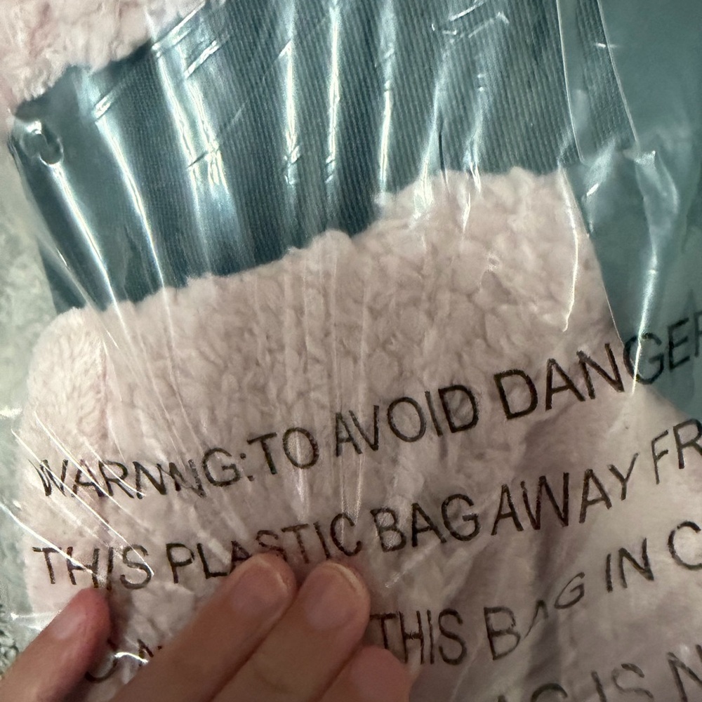 Berkshire Blush Pink VelvetSoft Reverse to Sherpa Throw - Picture 5 of 7